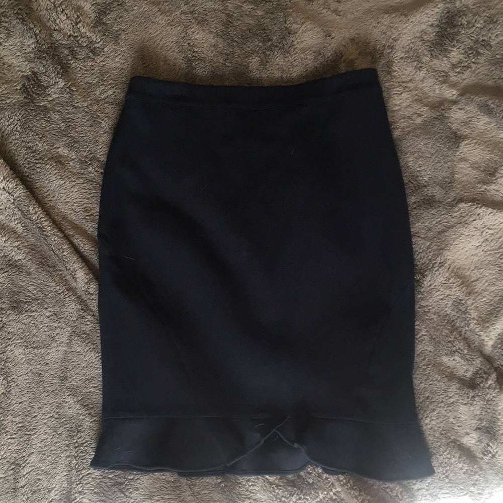 Structured navy skirt